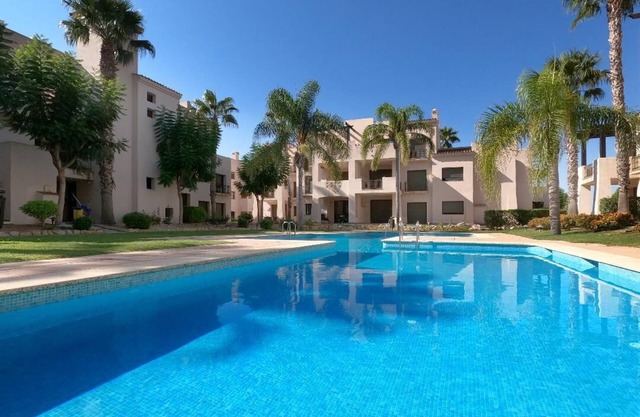 Amazing Ground Floor 2 Bedroom Apartment with pool view