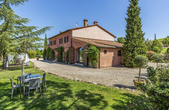 Amazing home in Castiglione d'Orcia