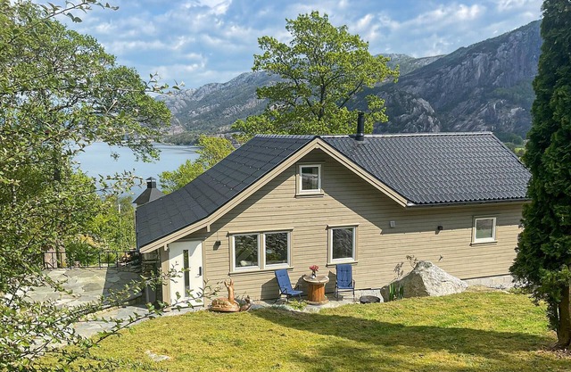 Amazing home in Forsand with WiFi