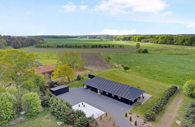 Amazing home in Glesborg with WiFi