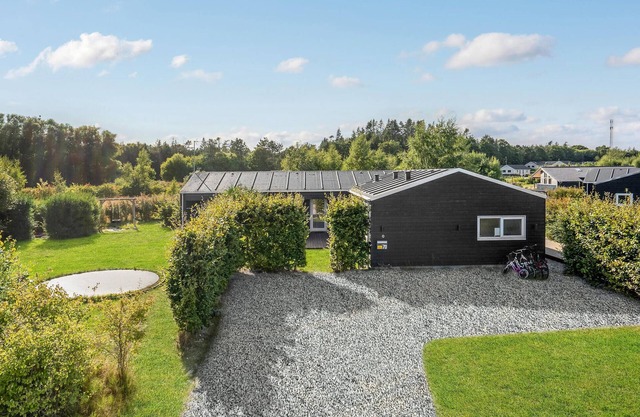 Amazing home in Glesborg with kitchen