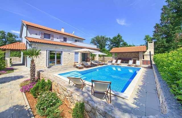 Amazing home in Kras with sauna
