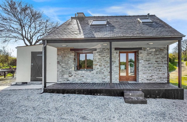 Amazing home in Lannéanou with WiFi