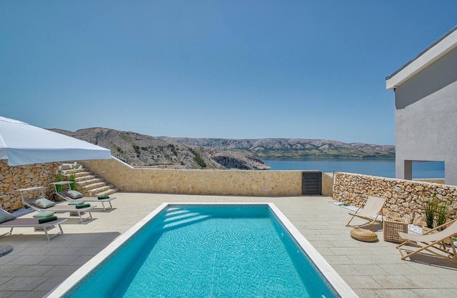 Amazing home in Metajna