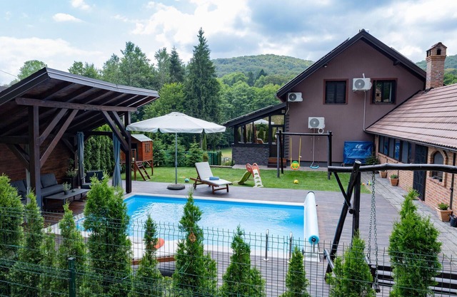 Amazing home in Novo Zvecevo with sauna