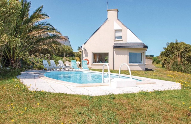 Amazing home in Pleubian
