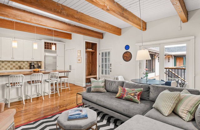 Amazing Location - Just Steps To Aspen Mtn, Restaurants, Shops & Nightlife. W/D, FP, AC In Bedrooms