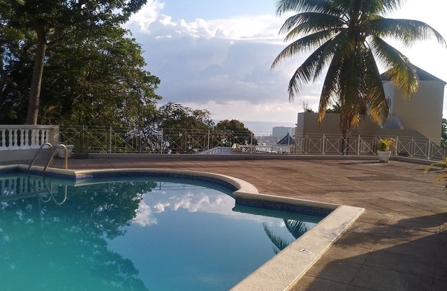 Amazing Location w/Oceanview! Walk to town, beach, & dinner.