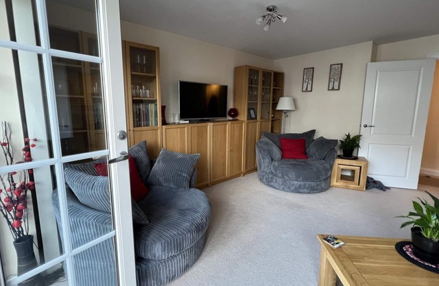Amazing Marina view Apartment with Balcony Bristol