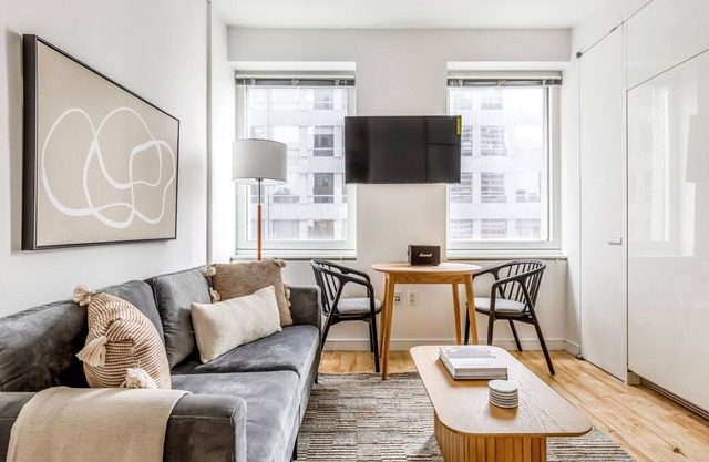 Amazing Midtown 1BR w/Doorman, Gym & W/D, nr Rock Center, by Blueground