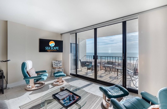 Amazing ocean view 2BR/2BA condo w/community oceanfront pool