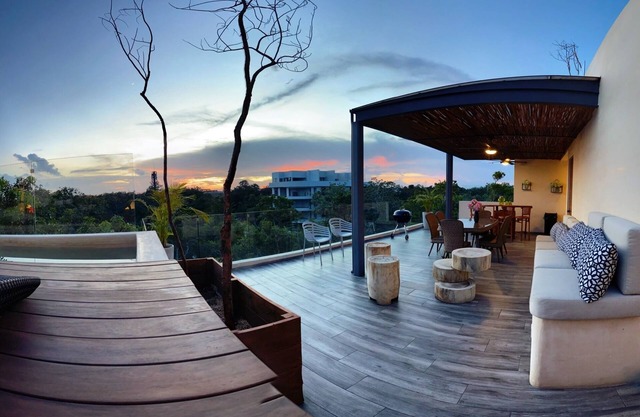 Amazing Penthouse Pvt Pool + Apartment W/Hot Tub+TerraceRoof +Top Lounge