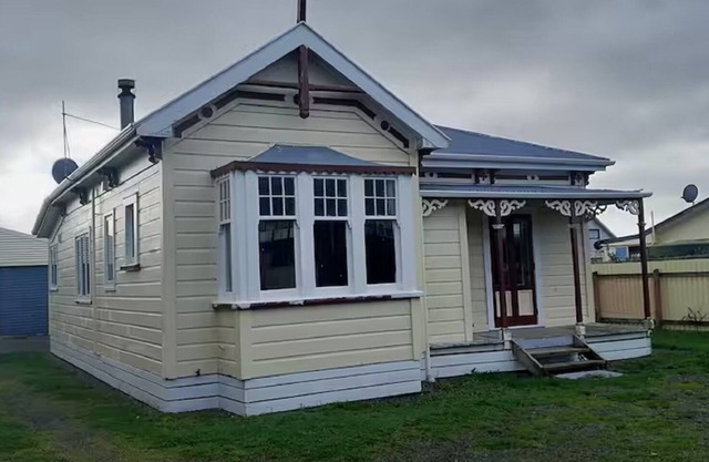 Amazing recently renovated cozy cottage, oozing both character and comfort.