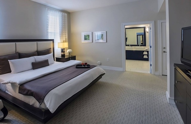 Amazing Rertreat in this Relaxing Accommodation | Balcony + Full Kitchen