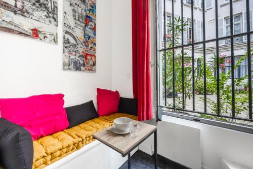 Amazing studio 2P - Place Saint Georges/Martyrs