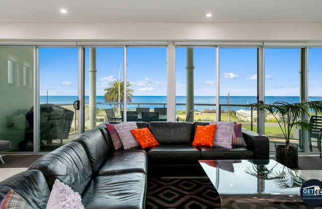 Amazing & Stylish 180 degree Beachfront Views - Pool, Tennis Court & FREE WI-FI