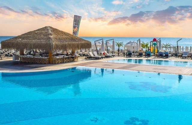 Amazing Suite With Beachfront Access And Pool