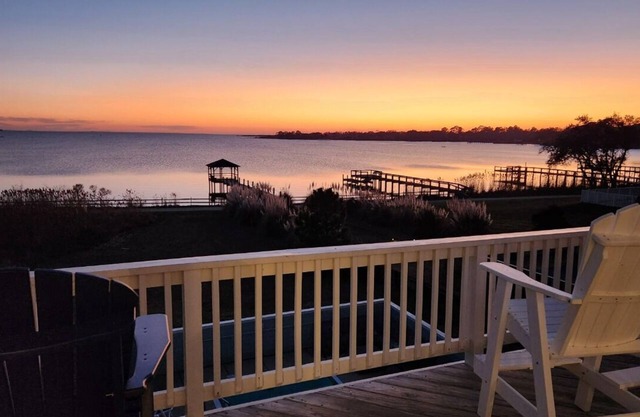 Amazing Sunsets & Luxury - Soundfront Pet Friendly Oasis w/Elevator & Hot Tub