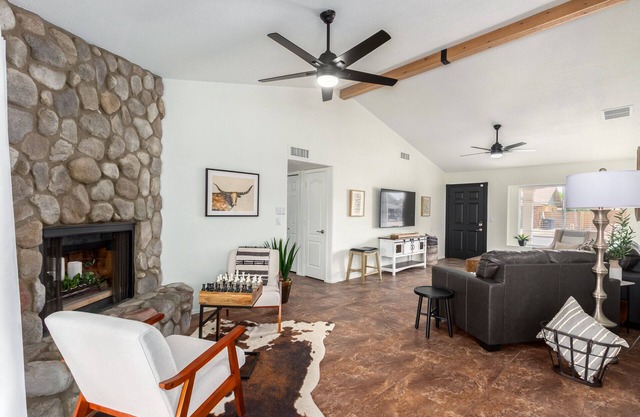 Amazing SW Luxury Retreat, Putting Green, Bocce