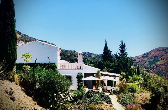 Amazing villa, superb views, close to village, private pool