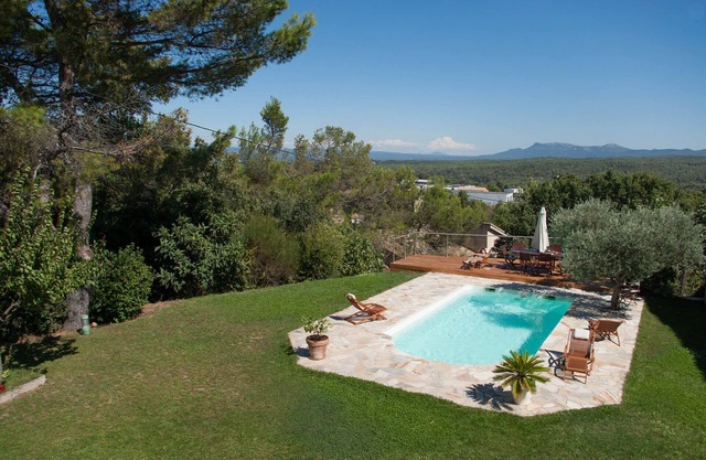 Amazing view! Great house to gather with friends in Provence