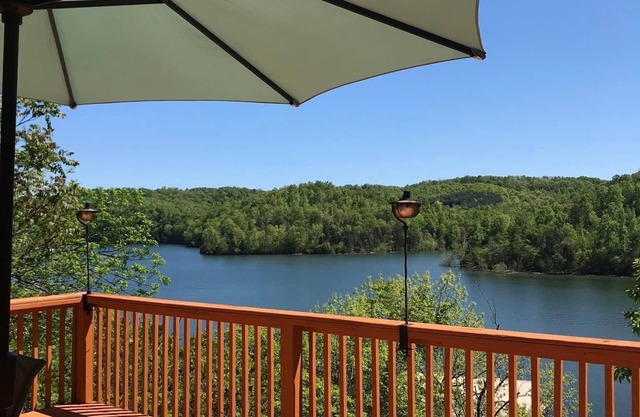 AMAZING views, Lakefront home with private boat dock in Flat Hollow