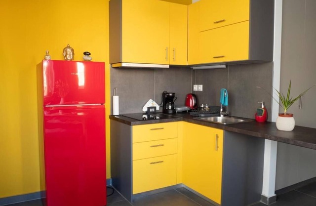 An apartment in the heart of Athens near famous str Ermou and Romanian Agora.