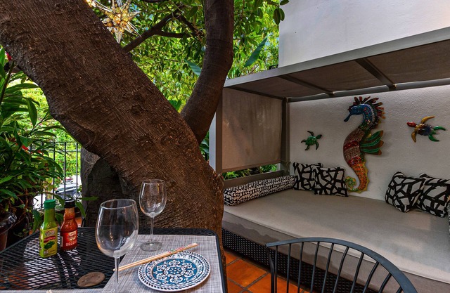 An Oasis with private patio in Zona Romantica