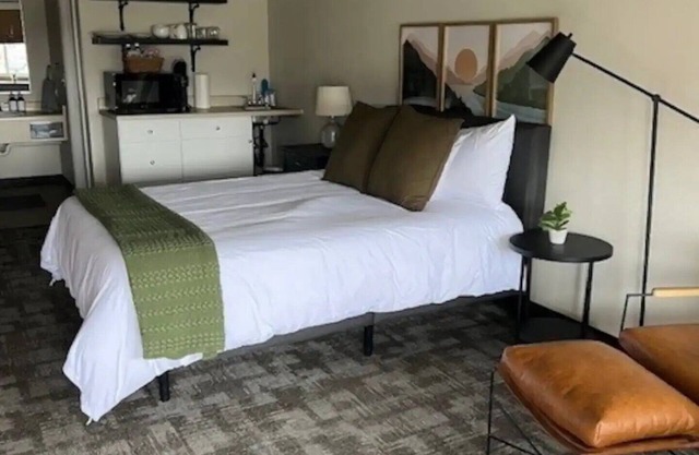Anchor Point Stays - Room 6