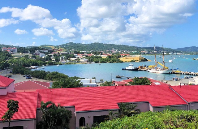 Anchor's Away - 2 bed/2 bath harbor view condo- beach and pool.