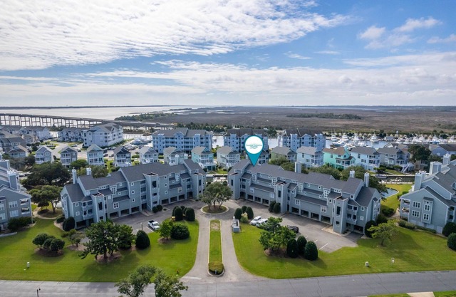 Anchor's Away: Canalfront Condo, Water Views, Community Amenities