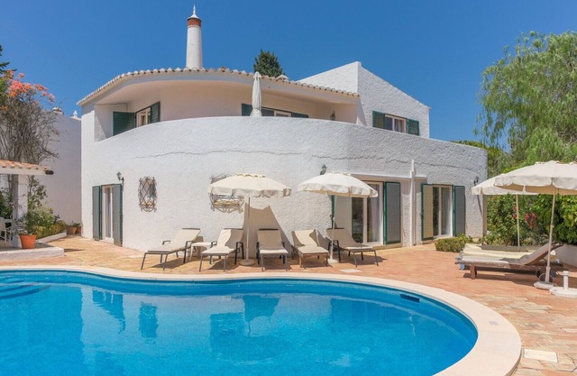 Ancoradouro – charming 4-bed villa with private pool, air conditioning & tennis court