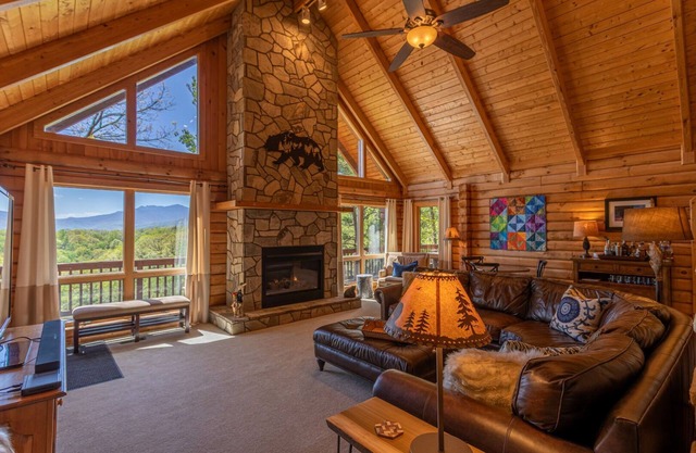 Angels Envy: Spacious Mountain Getaway | Long-Range Views + Hot Tub