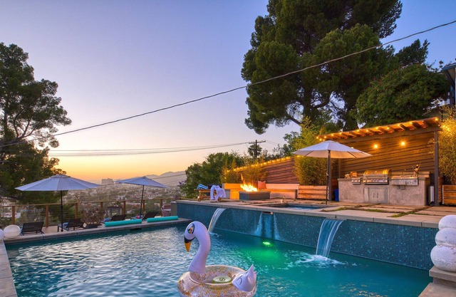 "Angels Landing" a chic pool & spa getaway w/ panoramic views