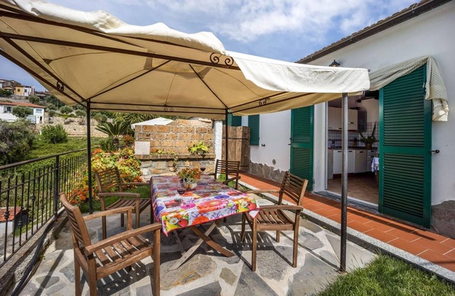 Angolo dei Fiori - Two Bedroom Apartment, Sleeps 4
