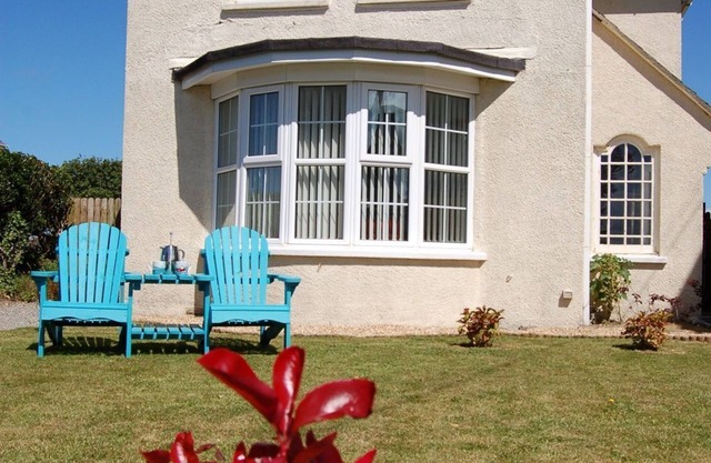 Angorfa Family Holiday Home with Games Room