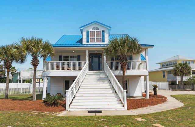 Anne’s Island Girl 🌊 Gulf View Home w/Private Pool | Tiki Bar | Pet Friendly