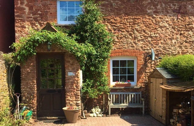 Annies Cottage: Beautiful red stone cottage in the heart of Somerset