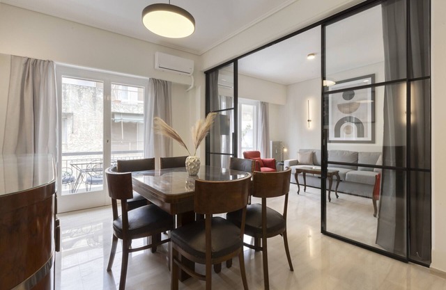 Antifilou 30-32 · Classic Elegance in Ilisia
