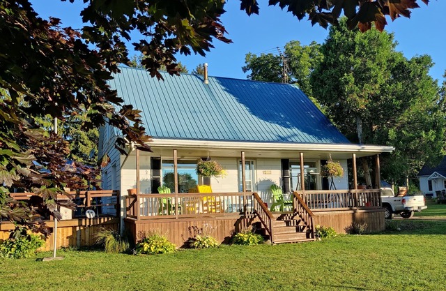 Antrim Cottage, Lake Erie: The essence of a house is the friends who frequent it