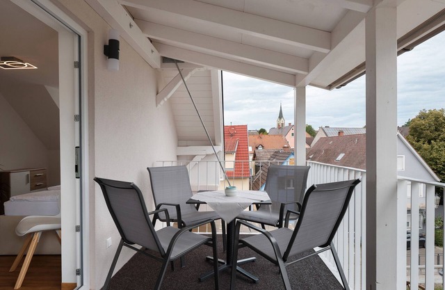 Apartment 'Mit 75qm' with Balcony and Wi-Fi