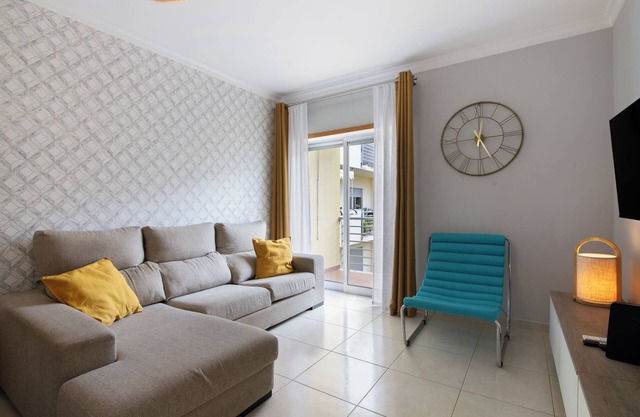 Apartment 'T2 Rio E Mar' with Balcony, Wi-Fi and Air Conditioning