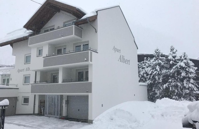 Apart Albert