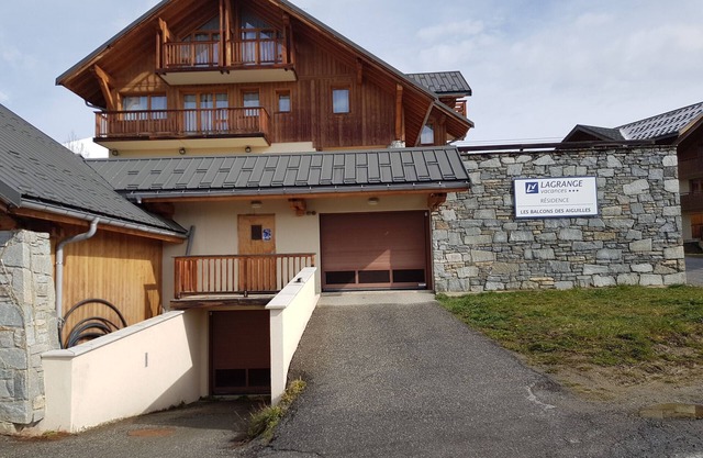 Apartment 'Les Balcons Des Aiguilles' with Balcony