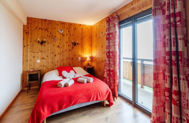 Apartment 'Sabot De Vénus' with Mountain View, Shared Garden and Wi-Fi