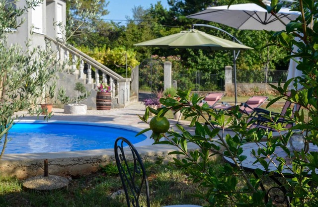 Apartment Villa Oliva with private swimming pool