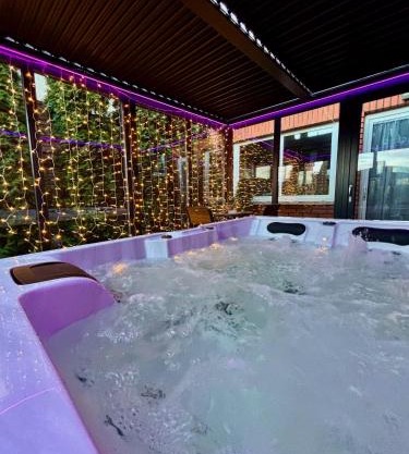 Apartament "Love Island" Jacuzzi SPA z dużą wanną z hydromasażem dla Dwojga