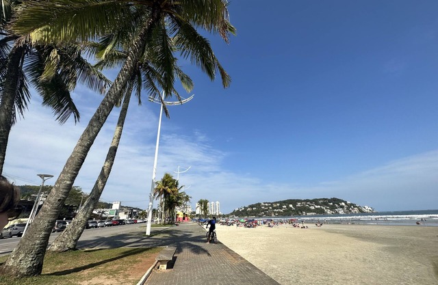 Apartamento a 200 Metros da Praia da Enseada no Guarujá
