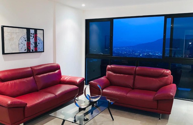 APARTAMENTO CON LA MEJOR VISTA DE SAN SALVADOR