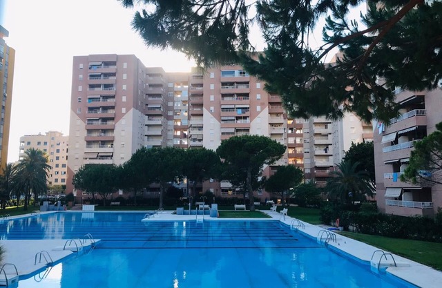 Apartamento en la Playa, Amplio con Piscina Olímpica, Cerca de Valencia